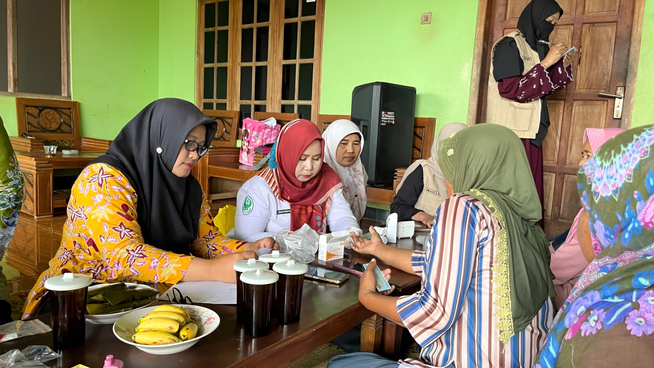 Pelayanan Kesehatan dan Posyandu Gratis oleh Mahasiswa KKN UMUKA di Dusun Kwangsan